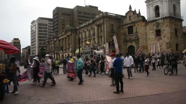 Kolombiya'da binlerce kişi hükümet karşıtı protestolar düzenledi