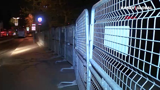 Gezi Parkı, 1 Mayıs öncesi polis barikatlarıyla kapatıldı
