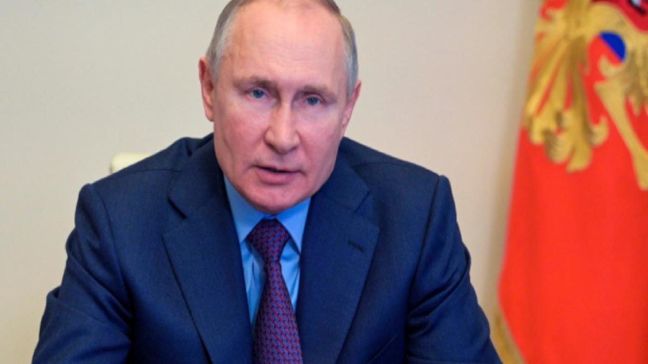 Russia sends emergency supplies to help India battle Covid