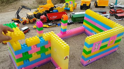 Videos for kids _  Building a police station _  Assembled toys  _ Car toy