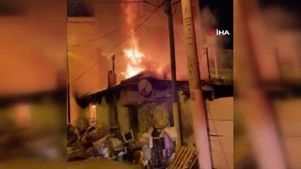 İzmir'de müstakil ev alev alev yandı: 1 yaralı