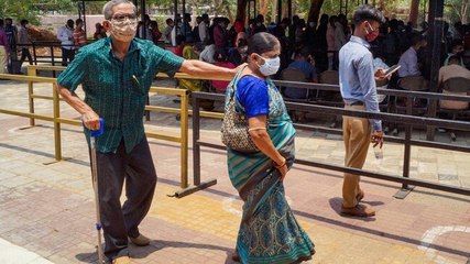 Download Video: Long queues, no social distancing: Worry mounts over crowding at vaccine centres