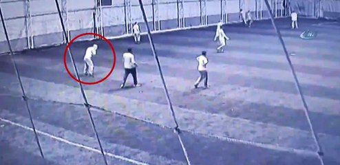 Öğretmenin halı sahada ölüm anı kameraya böyle yansıdı