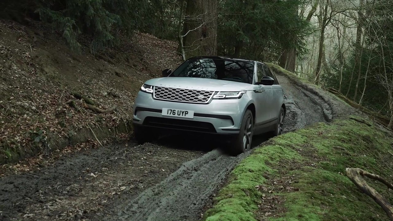 2021 Range Rover Velar P400e Off-Road driving