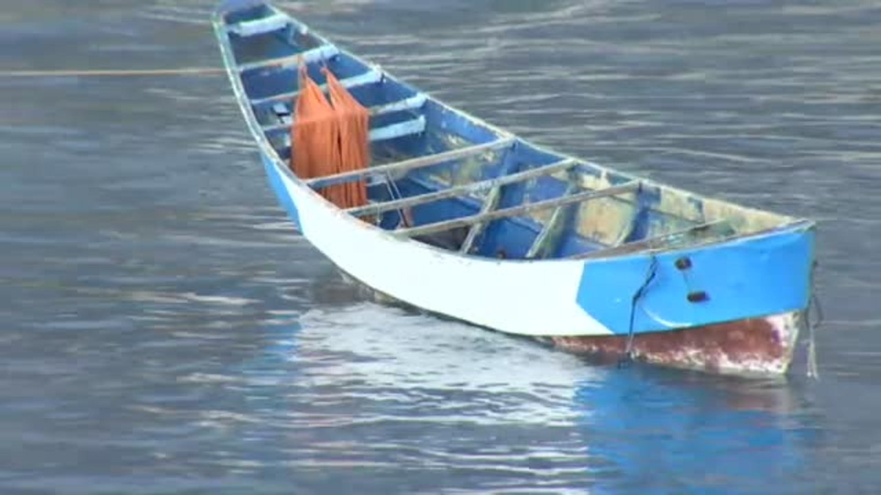 Llegan a puerto los cadáveres de 24 migrantes hallados en una embarcación a la deriva en Tenerife