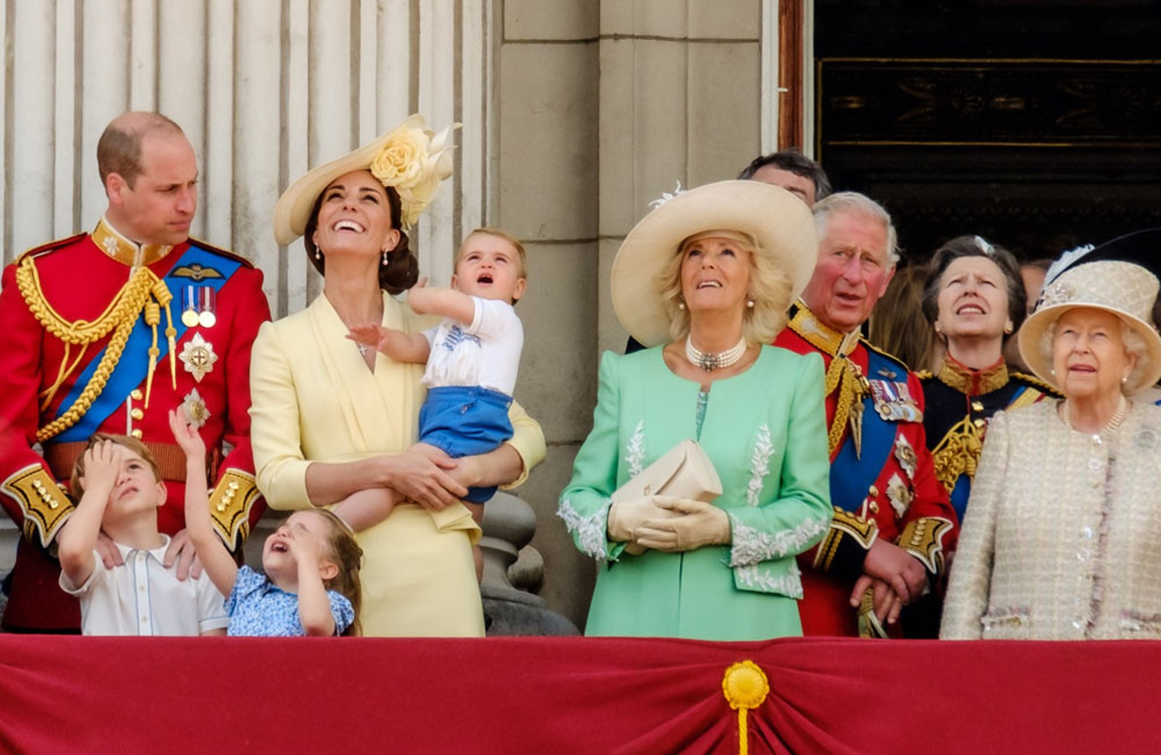 ⁣Royal rules: Shocking etiquette that the royal family are required to follow