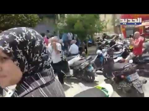 زحمة وتدافع أمام محال الصيرفة من فئة أ لشراء 200 دولار بعد تعميم مصرف لبنان