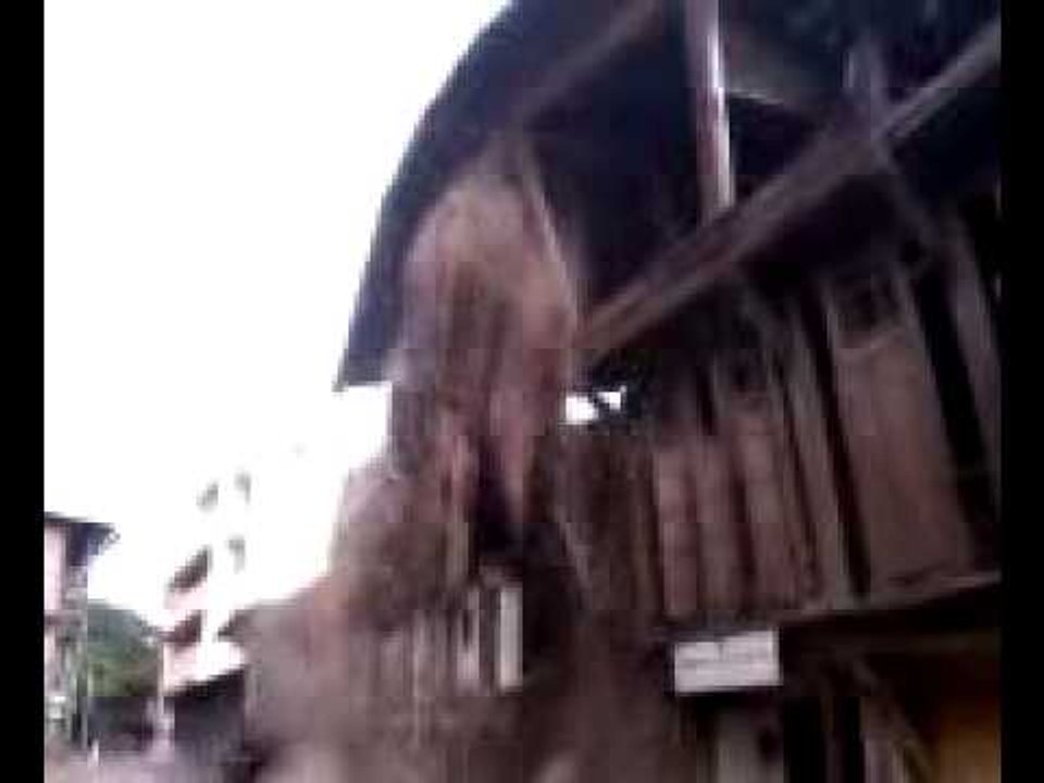 pune building collapse