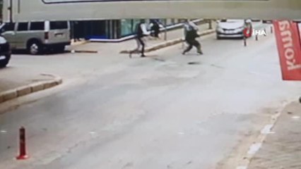 Marketteki kavga sokağa taştı...O anlar kamerada