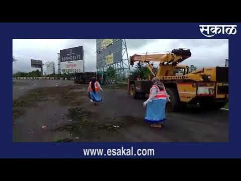 पुणे- मुंबई महामार्गावर टॅंकरचा अपघात | Sakal Media |