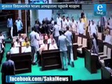 गुजरात विधानसभेत भाजप आमदाराला पट्ट्याने मारहाण | Congress MLA assault while BJP MLA beaten by belt