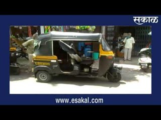 जुनी सांगवी मुख्य रस्त्याचे झालेय भाजी मार्केट | Sakal Media |
