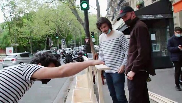 A Paris, les restaurateurs préparent leurs terrasses