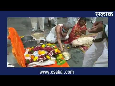 देहूमध्ये संत तुकाराम महाराजांच्या पादुकांची महापूजा, आरती| Sakal Media |