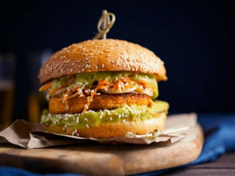 Vegane Burger-Pattys im Test: Dieses Produkt fällt durch