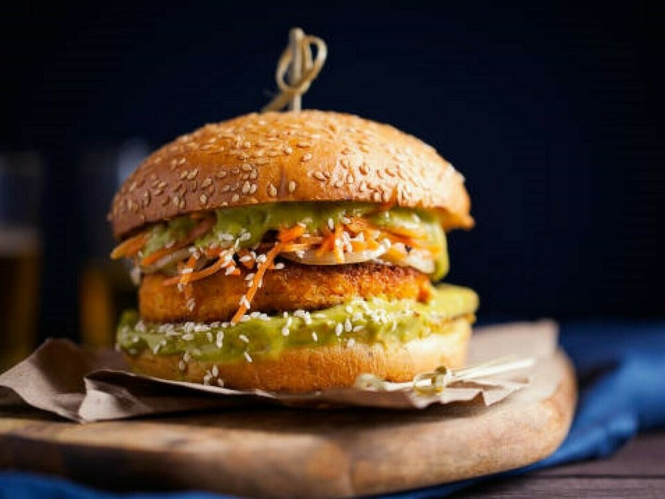 Vegane burger-pattys im test: dieses produkt fällt durch