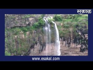 चंदनापुरी घाटात वाहतोय कामकडा धबधबा | Waterfall | Sangamner | Highway |Nashik | Sakal Media