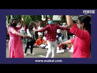 सांगा, कलावंतानी कसं जगायचं? महा कला मंडळाचे सरकारविरुध्द आंदोलन | Sakal Media |