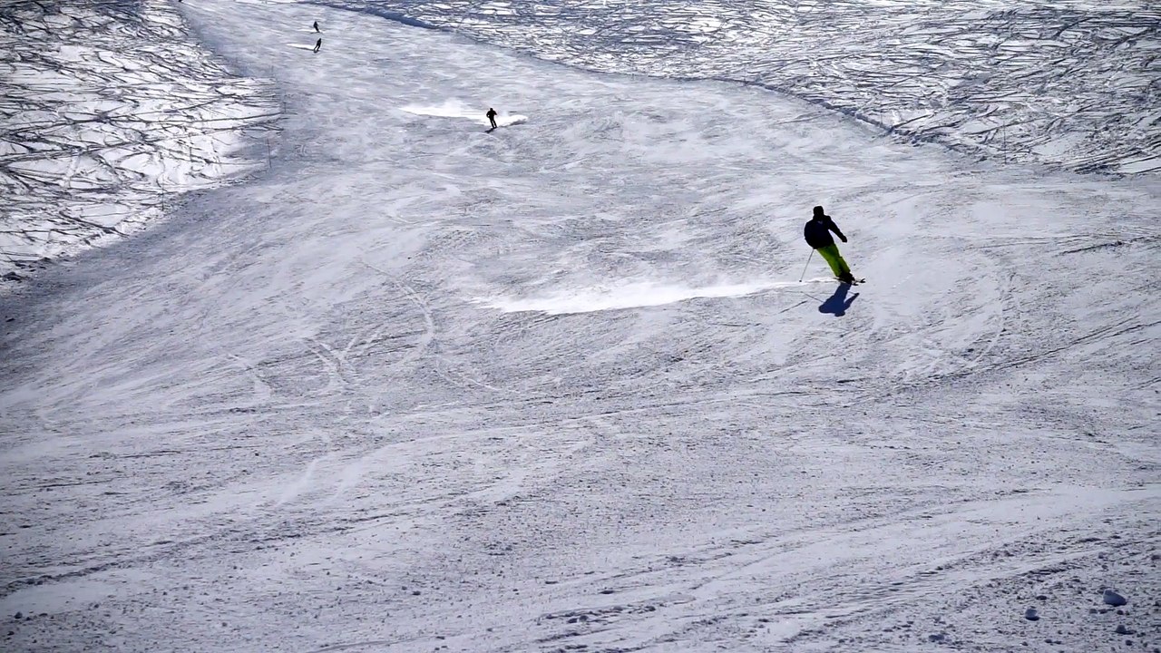 Skiing - Turn SlowMo