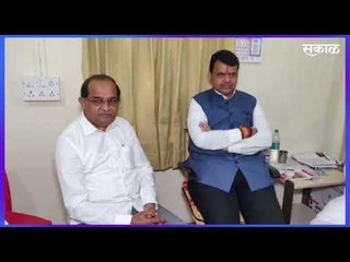 अण्णांची समजूत काढायला देवेंद्र फडणवीसांचा राळेगणसिद्धी दौरा | Anna Hajare | Maharashtra | Sakal |