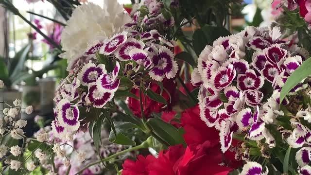 Anneler Günü nde kısıtlamadan muaf tutulan çiçekçiler hazırlıklarına başladı