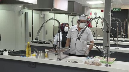Türk ve Suriyeli aileler, yöresel yemeklerini birbirlerine ikram ederek "dostluk sofrası" kuracak