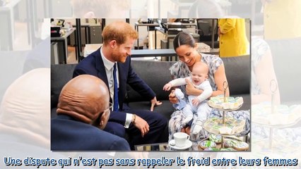 Tải video: Meghan et Harry - leur fils Archie a vu seulement deux fois ses cousins George, Charlotte et Louis