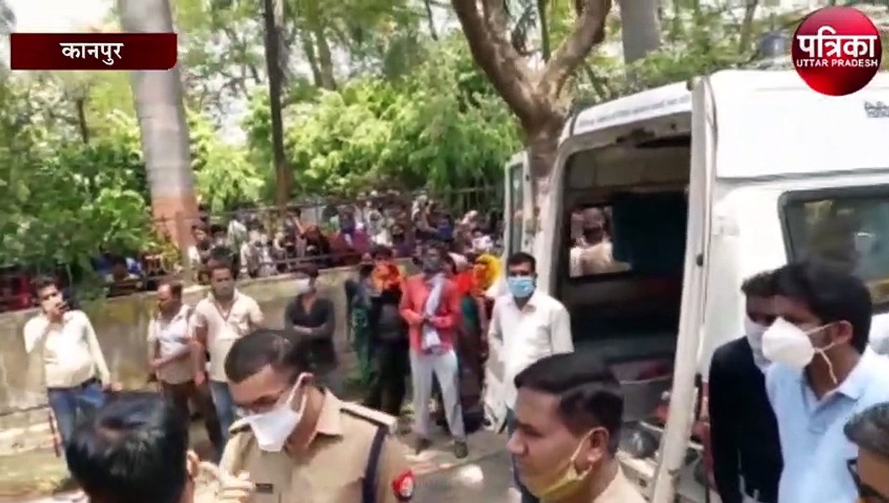 कानपुर   निर्माणाधीन भवन की सेटिंग खुलते ही छत गिरी एक की मौत