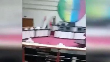 Barzani'ye büyük şok! Kürdistan bayrağı meclisten indirildi