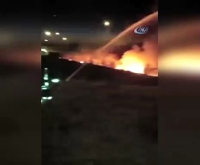 Devrilen asfalt yüklü TIR böyle alev aldı