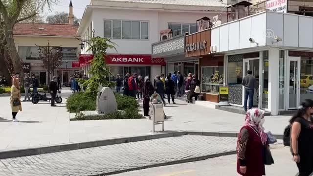 Tam kapanma öncesi kent merkezlerinde hareketlilik arttı
