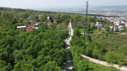 "Tam kapanma" öncesi kaynak suyu doldurmaya gelenler uzun araç kuyrukları oluşturdu