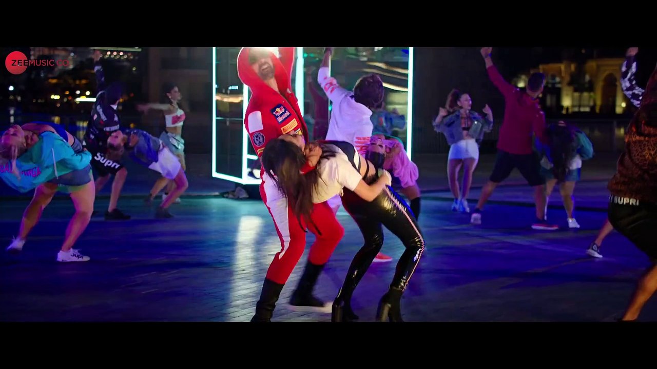 Burjkhalifa_-_Full_Video___Laxmii___Akshay_Kumar___Kiara_Advani___Nikhita_Gandhi___Shashi-Dj_Khushi(1080p)
