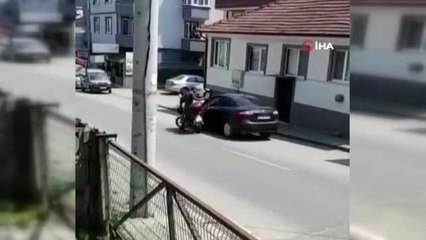 Küfürler, yumruklar, ölüm tehditleri savurdu sürücü inince kaçtı