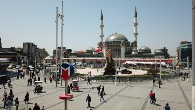 TAKSİM MEYDANI'NDA 1 MAYIS ÖNLEMLERİ HAVADAN GÖRÜNTÜLENDİ