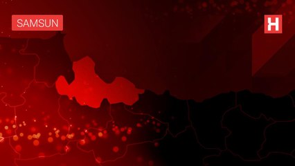 Samsun'da bir kişi 2 aydır konuşmadığı eşinden 10 metrelik pankartla özür diledi