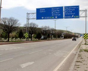 - Afyonkarahisar'da beklenen araç ve yolcu yoğunluğu yaşanmadı