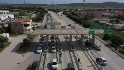 Çeşme'de "tam kapanma" öncesi trafikte yoğunluk yaşanıyor