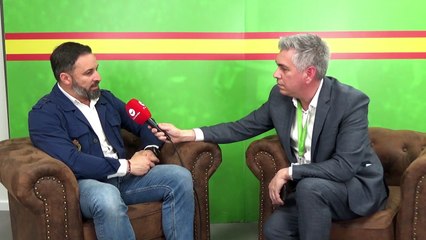 Entrevista a Santiago Abascal: "Monasterio consiguió en la SER retratar a Iglesias con un auténtico hipócrita"