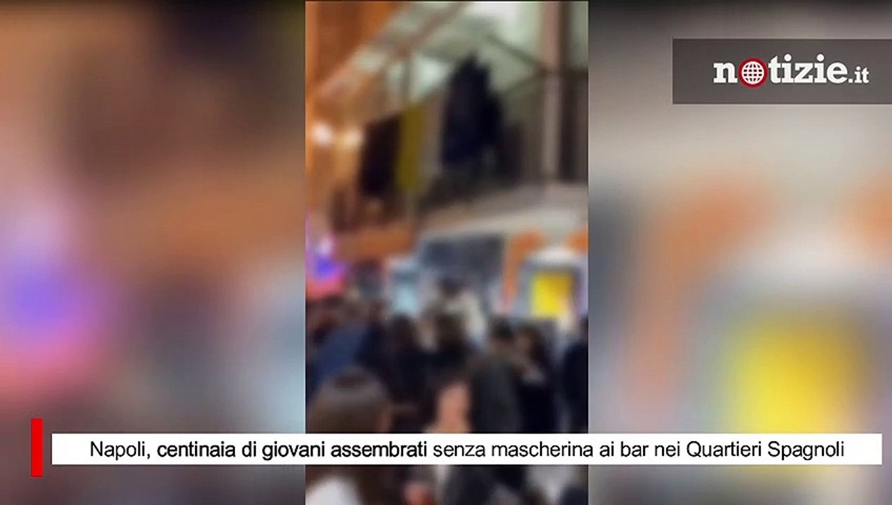 Napoli, centinaia di giovani assembrati senza mascherina ai bar nei Quartieri Spagnoli