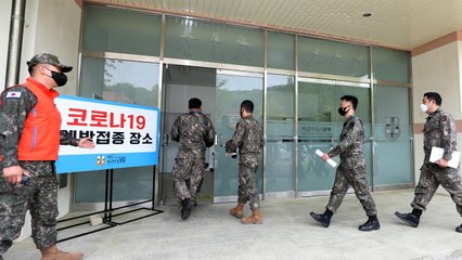 이틀째 30세 이상 장병 백신 접종...軍에서 3명 추가 확진 누적 780명 / YTN