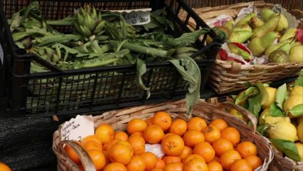 Farmers' Market Vs. Grocery Store Produce — What to Buy Where
