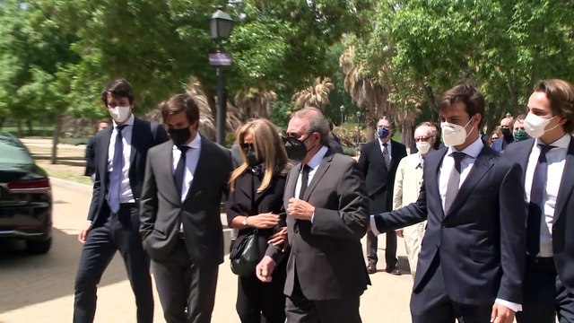 Pedro Trapote despide a su hijo Pedro rodeado de grandes amigos