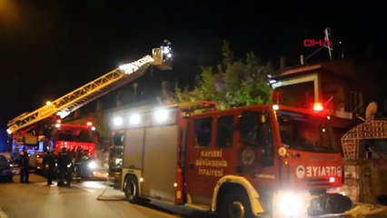 Son dakika haberi... KAYSERİ EVİNİ ATEŞE VERİP, KENDİNİ CAM PARÇALARI İLE YARALADI