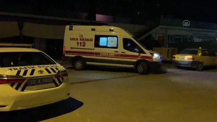 Hafif ticari araçla taksi çarpıştı: 3 yaralı