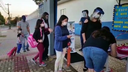 Oito escolas municipais e cinco Cmeis retornam às atividades presenciais nesta segunda-feira