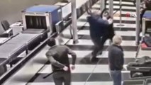 Moskova'da havalimanına maskesiz giren yolcu, güvenlik görevlisine saldırdı