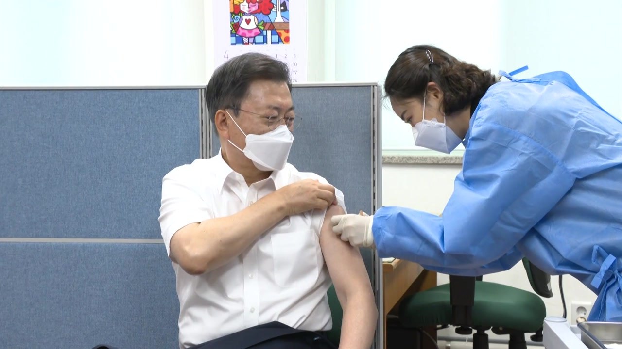 문 대통령, 미국 방문 앞두고 오늘 AZ 백신 2차 접종 / YTN