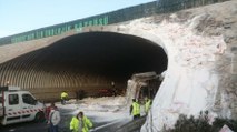 Kuzey Marmara Otoyolu’nda TIR kazası! Köprüye çarptı…