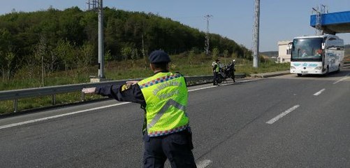 İSTANBUL'DA JANDARMA EKİPLERİNDEN YOLCU OTOBÜSLERİNE DENETİM